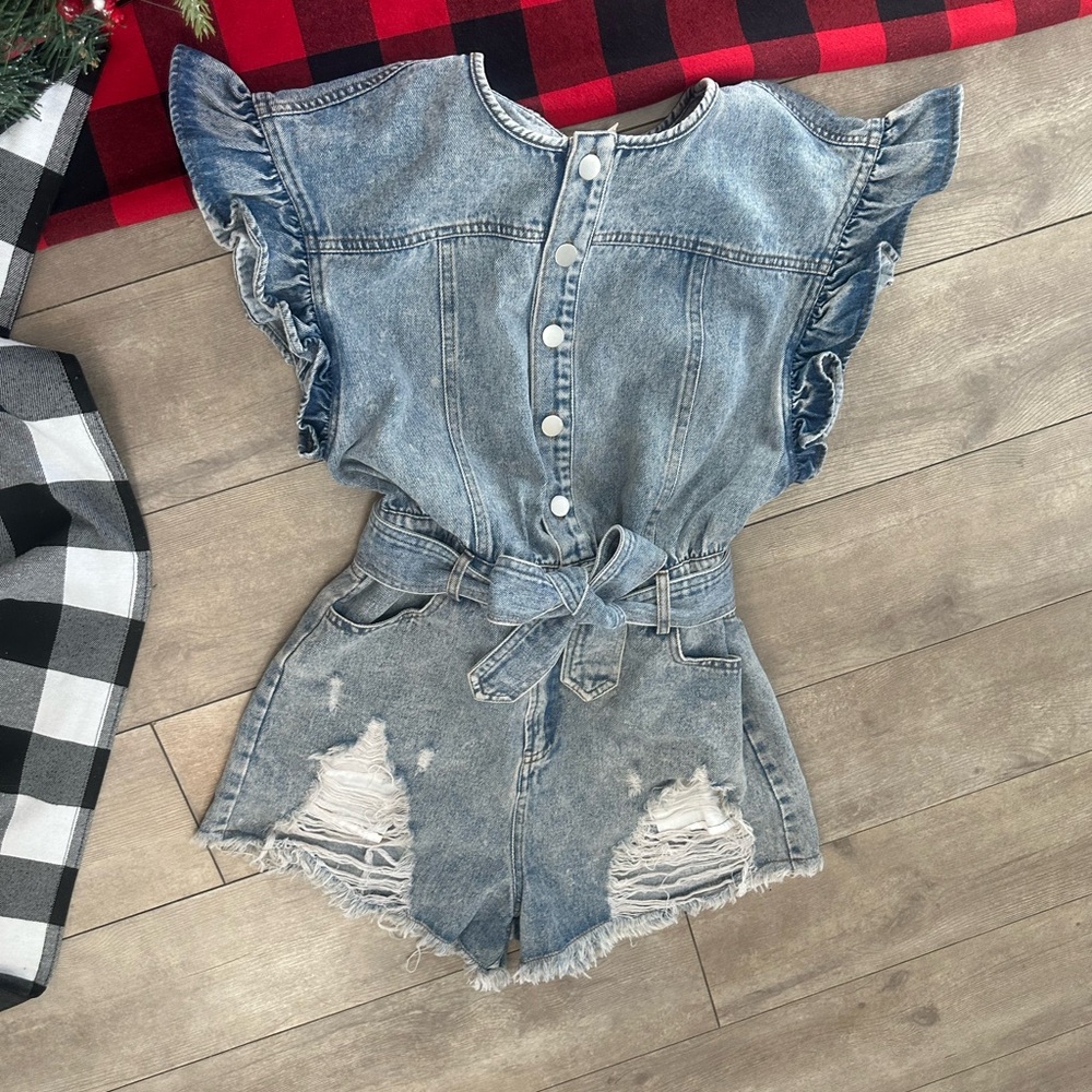 New BiBi Ruffled Distressed Denim Romper Ruffle Sleeve Romper Size Small - Picture 13 of 16